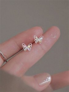 The Delicate World of Butterfly Earring插图1