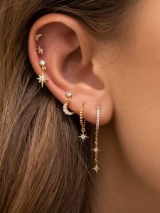 Golden Elegance: A Guide to Gold Earring Set插图1