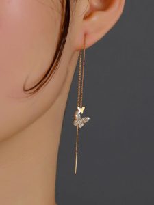 Daily Gold Earring Wear: Effortless Elegance.