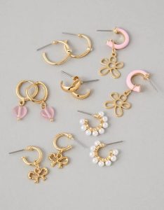 Stay ahead of the curve with 2024's earring trends! From bold hoops to delicate huggies, explore the styles defining this year's fashion landscape.