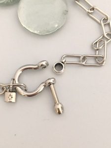 A Guide About How to Clean Necklace Chain插图3
