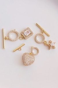 Types of Earring Clasps: Keeping Your Favorite Earrings Secure插图3