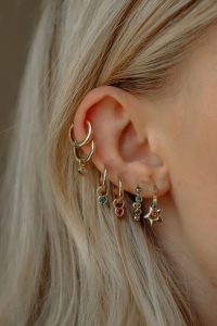 The World of Earring Style: Endless Options for Every Look插图4