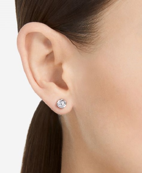 Understand stud earrings: Chic, simple jewelry pieces worn on the ear, typically with a single gem or metal design for subtle yet sophisticated style.