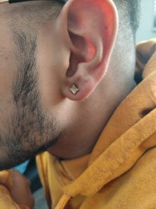 Express Yourself: A Guide to Men’s Single Earring插图1