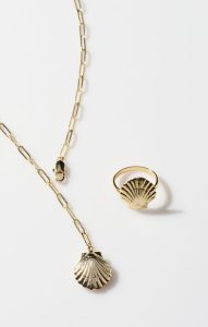 How to Make a Shell Necklace. Shell Yeah!插图3