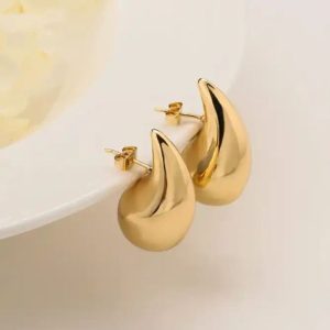 The Allure of Small Gold Earrings插图3