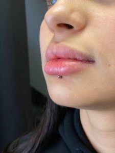 A Guide to Different Lip Piercings插图1