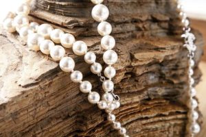 A Guide about How to Clean a Pearl Necklace插图3