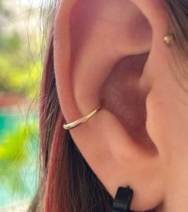 Inner vs. Outer Conch Piercing: Finding Your Style 插图2