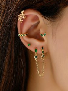 The Art of Adornment: Exploring Earring Combinations插图3