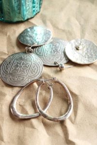 Earring Cleaning Solution: Sparkle and Shine插图