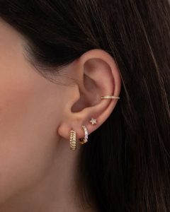 Inner vs. Outer Conch Piercing: Finding Your Style 插图4