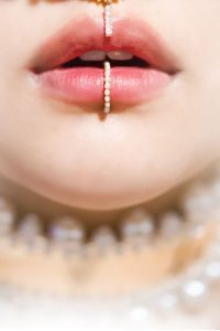 A Guide to Different Lip Piercings插图4