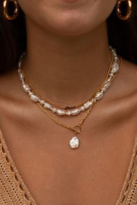 What is a Necklace: A Timeless Adornment插图1