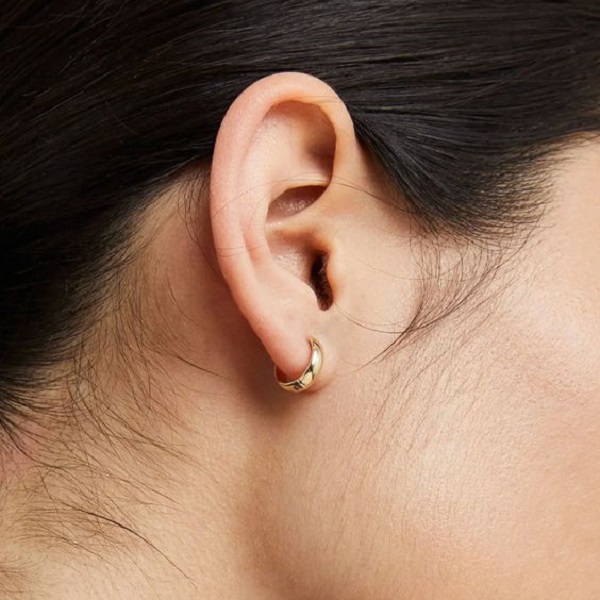 Easy Techniques to Safely Remove Stuck Earring Backs