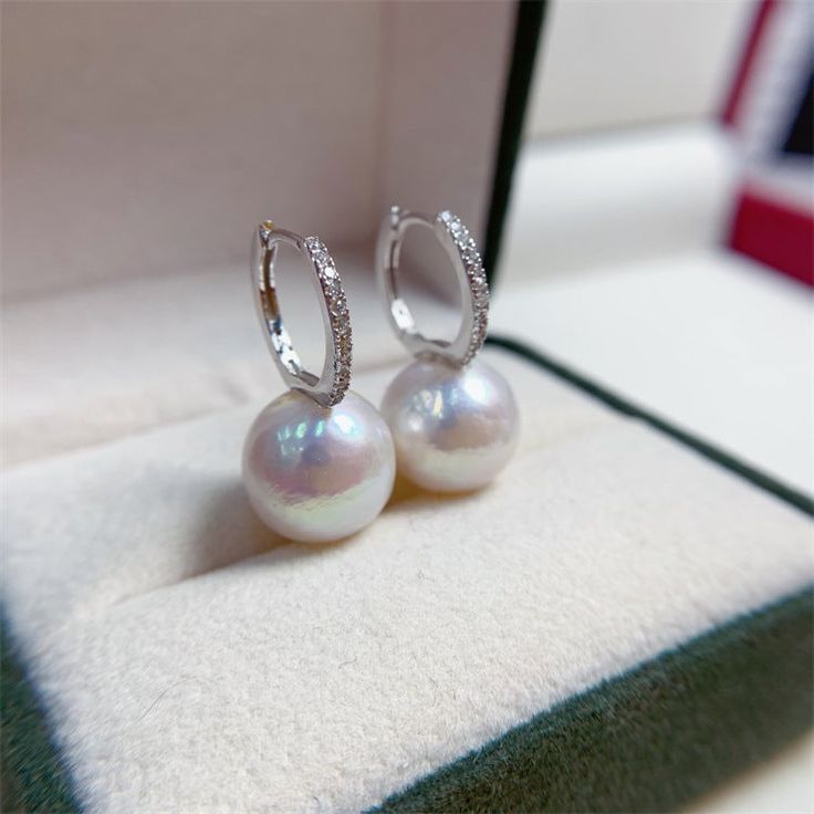  reasons behind the high cost of pearl earrings