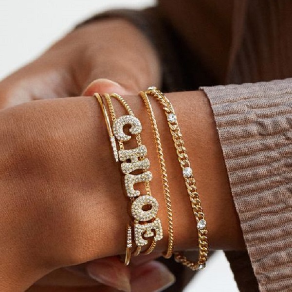 Discover the popularity of charm bracelets