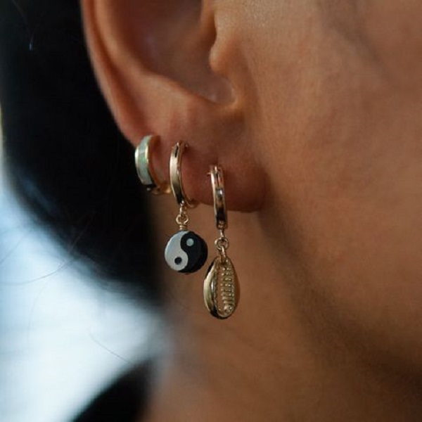 Discover the charm of huggie earrings