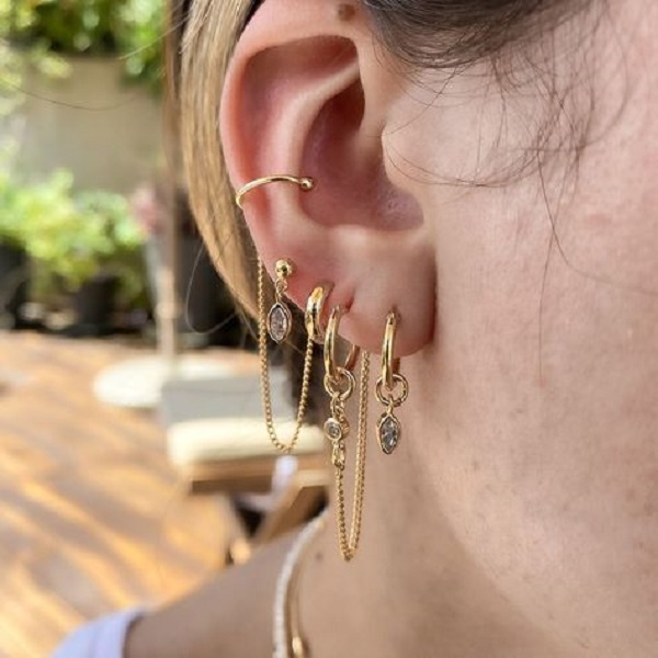  Discover if odd earrings are fashionable 