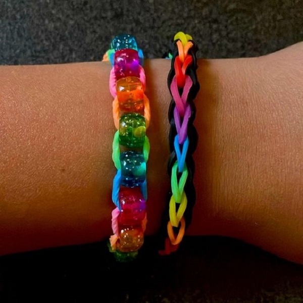 how to make colorful rainbow loom bracelets