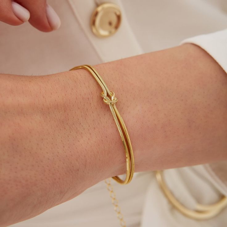 Learn how to make a stylish knot bracelet