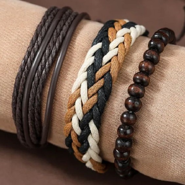 Discover the latest trends in men's bracelets