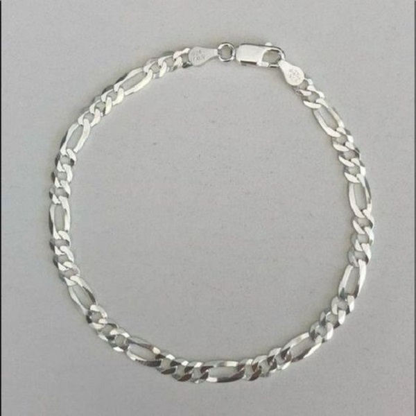 Discover the benefits of wearing a silver bracelet