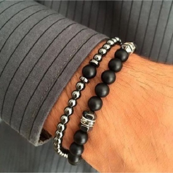 Discover the latest trends in men's bracelets