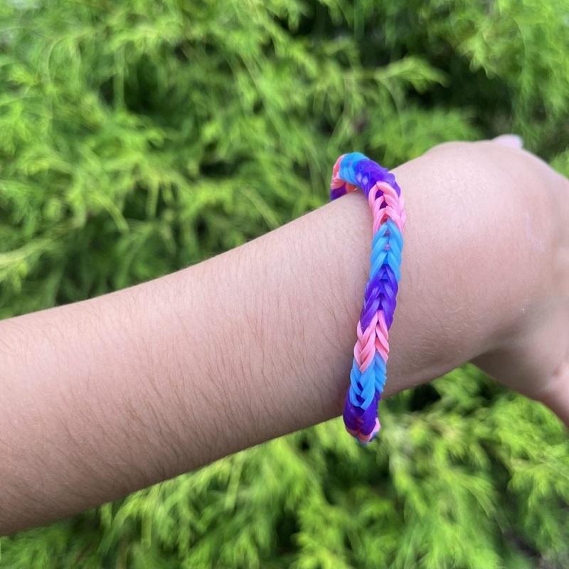 loom bracelets with fingers