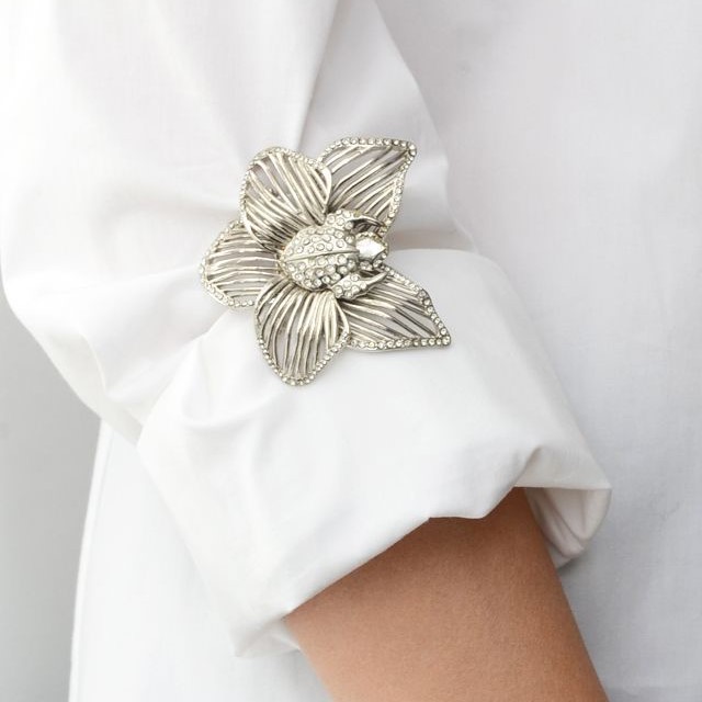 how to style a brooch