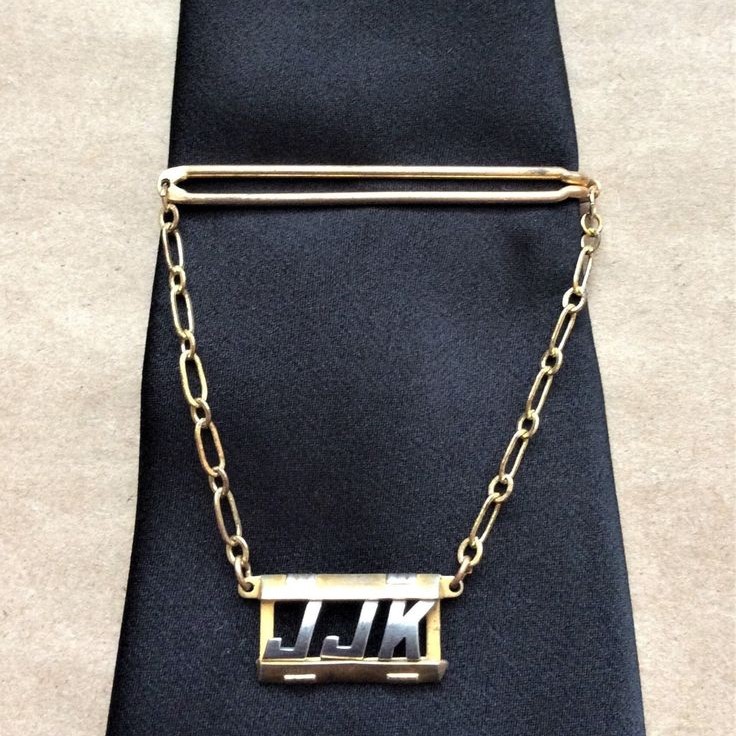 tie bar with chain