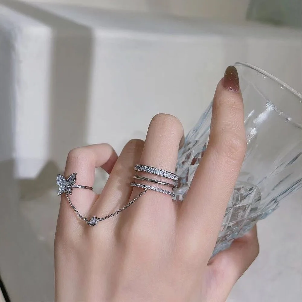 style how to wear rings on multiple fingers