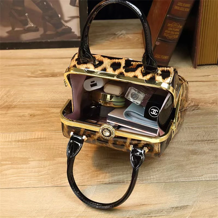 classic handbag style