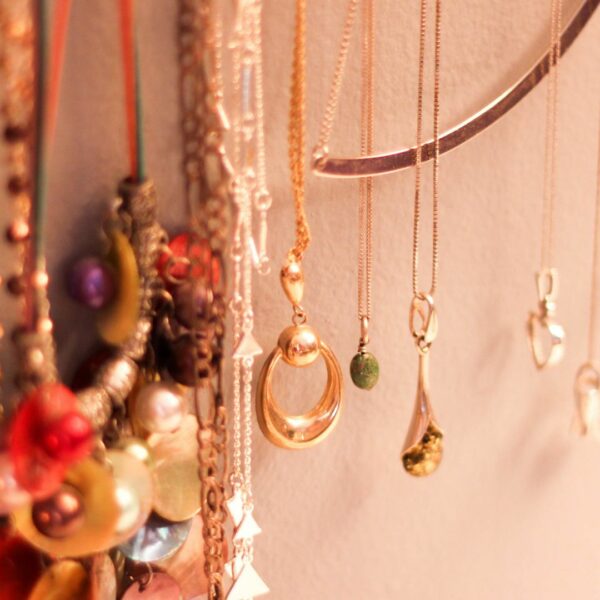 keep necklaces from tangling