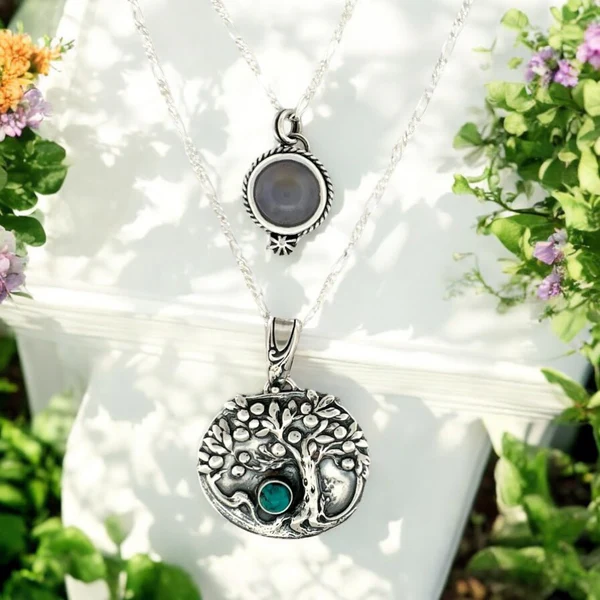 keep necklaces from tangling