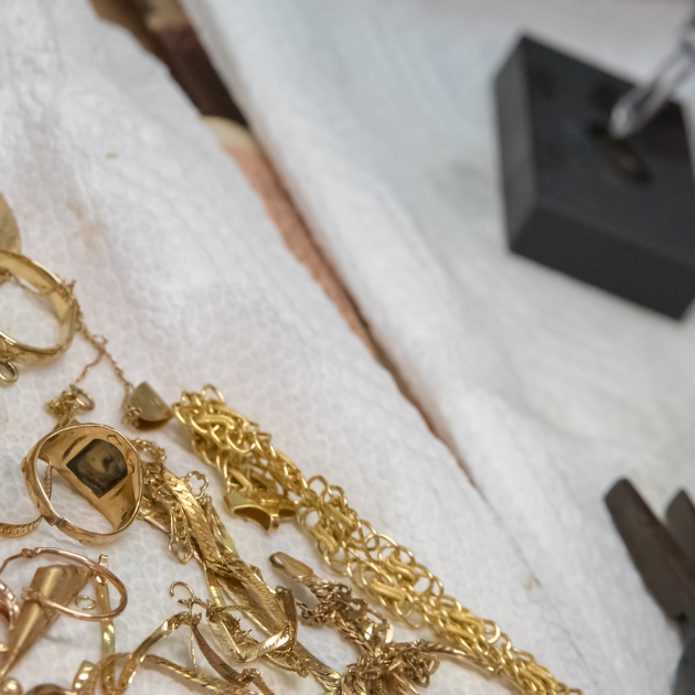 how to test gold jewelry